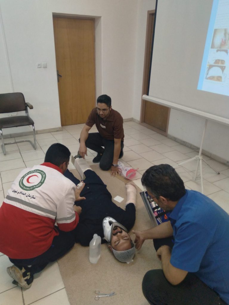 به‌منظور ارتقای سطح ایمنی و آمادگی کارکنان در شرایط اضطراری، دوره‌های آموزشی هلال احمر در کارخانه شکر شاهرود برگزار شد. در این دوره‌ها، مباحثی از جمله کمک‌های اولیه، اطفای حریق و اصول امداد و نجات توسط مدرسین مجرب جمعیت هلال احمر آموزش داده شد. این اقدام در راستای افزایش آگاهی و توانمندی پرسنل در مقابله با حوادث احتمالی صورت گرفت.