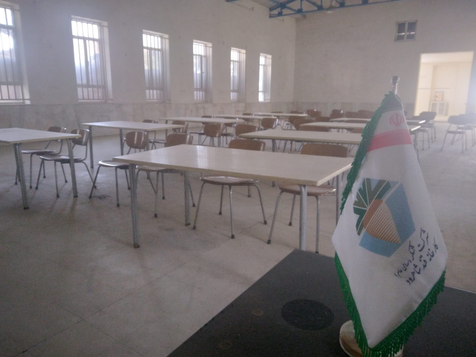 به منظور ارتقای فضای فرهنگی و اداری، سالن کنفرانس جدید کارخانه شکر شاهرود افتتاح شد. این سالن با تجهیز به امکانات صوتی و تصویری مناسب، به‌عنوان محلی برای برگزاری جلسات، نشست‌ها و برنامه‌های آموزشی مورد استفاده قرار خواهد گرفت. همچنین در بخشی از این سالن، کتابخانه‌ای با مجموعه‌ای از منابع علمی و تخصصی برای بهره‌مندی کارکنان دایر گردیده است