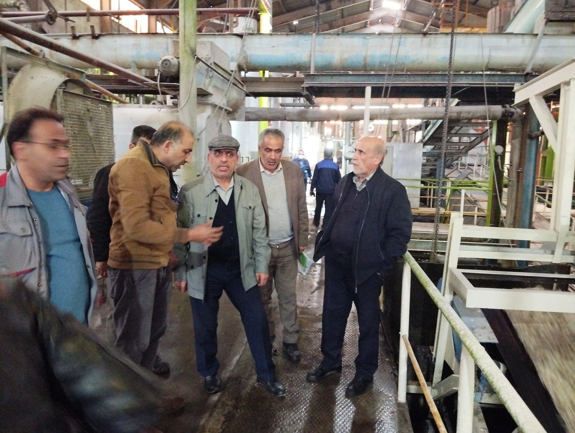 بازدید فرماندار شاهرود از کارخانه شکر شاهرود