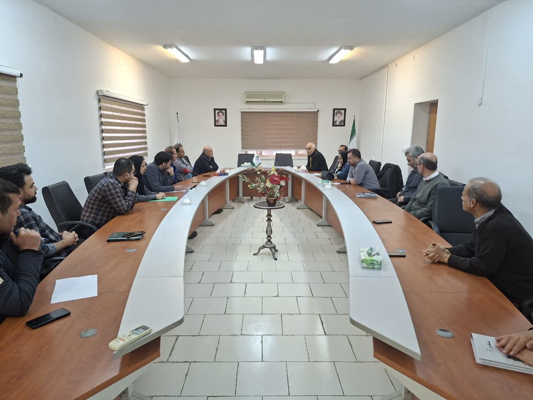 برگزاری جلسه با مدیران تأمین اجتماعی